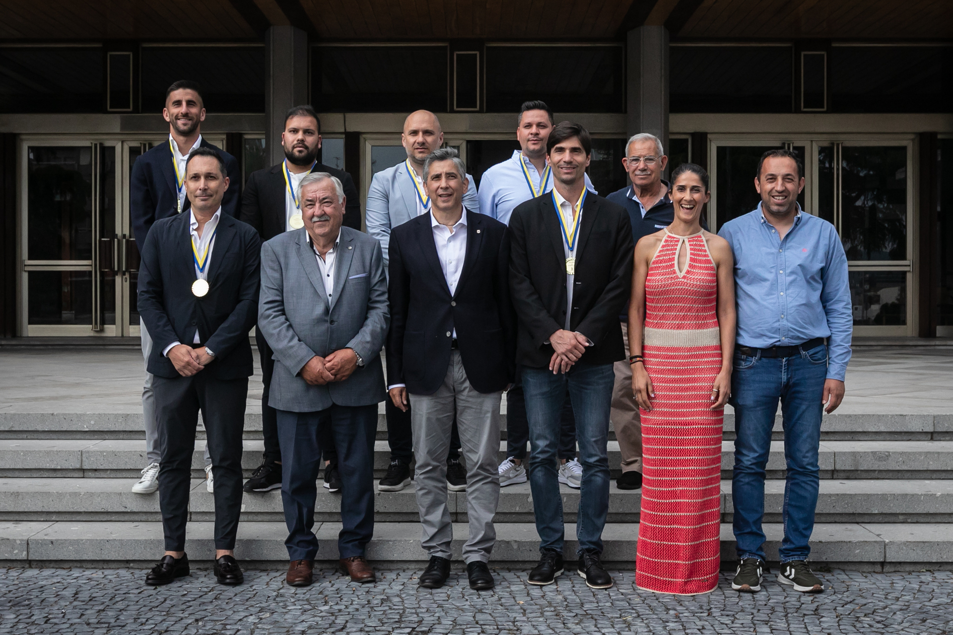 Santo Tirso presta homenagem à equipa da AVS Futebol SAD